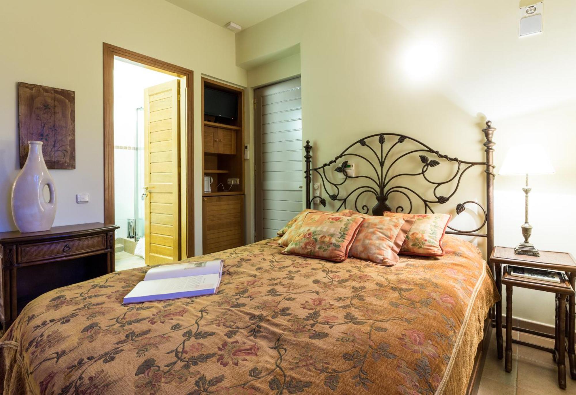 Elia Junior Suite In Epidavros With Shared Pool Nea Epidavros Ngoại thất bức ảnh